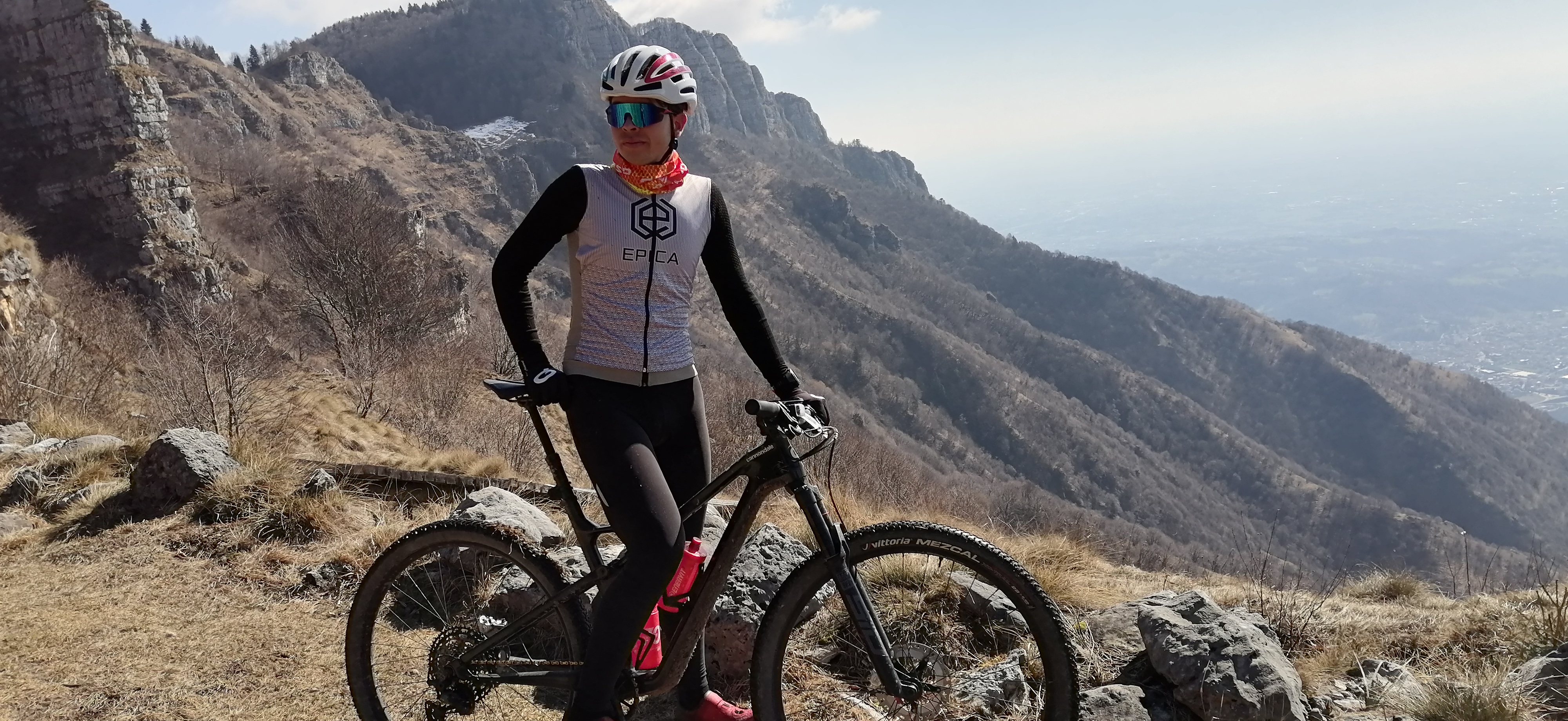 veduta del Foraroro e della bocchetta Paù tra Cogollo del Cengio e Fara